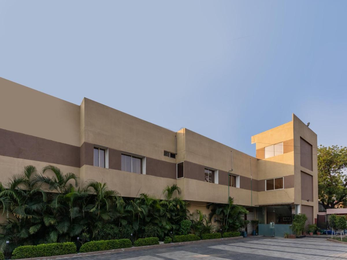 Spot On Sri Srinivasa Lodge Kurmannapalem Exterior foto